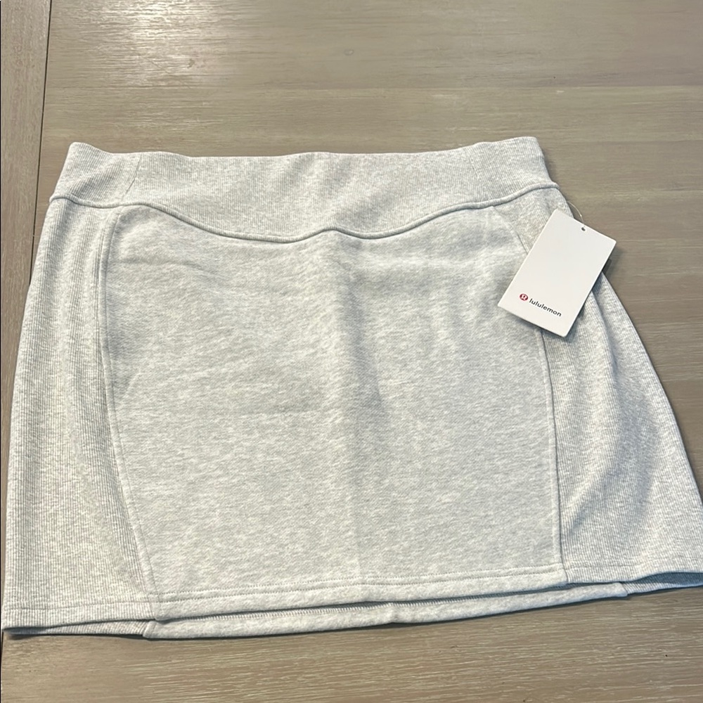 Lululemon scuba hr skirt‎ 17 inches waist length 18 inches